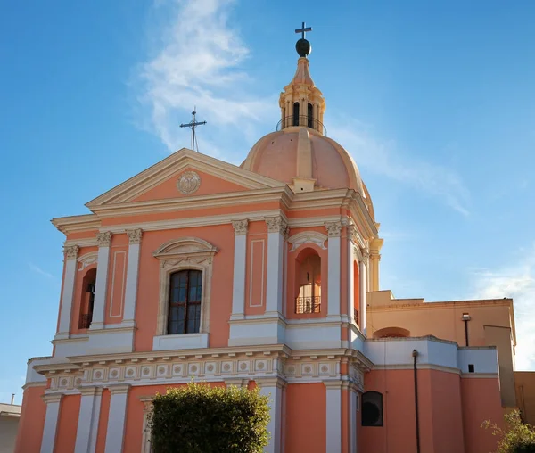 Igreja rosa em Giovinazzo . — Fotografia de Stock