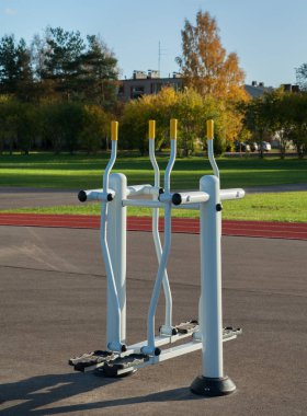 Metal eğitim cihazları.