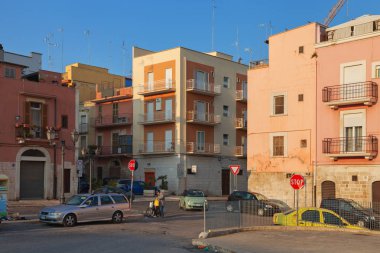 Otobüs durağı kare.