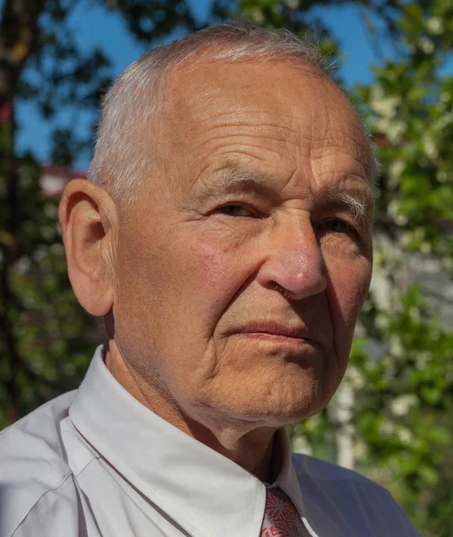 Retrato de um homem idoso. — Fotografia de Stock