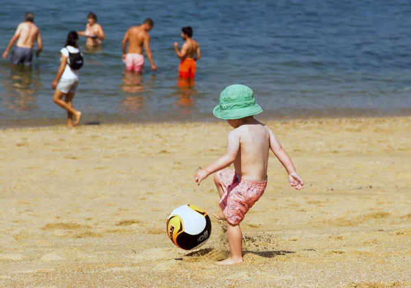 Детский футбол . — стоковое фото
