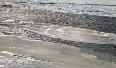 Akan su, Bahar Nehri üzerinde.