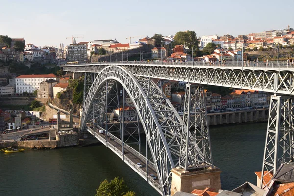 Γέφυρα πάνω από τον ποταμό douro. — Φωτογραφία Αρχείου