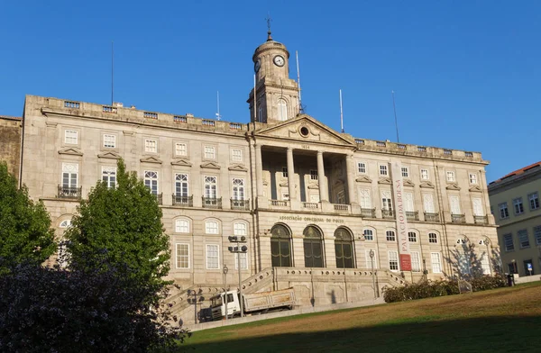 Vista para a rua no Porto . — Fotografia de Stock