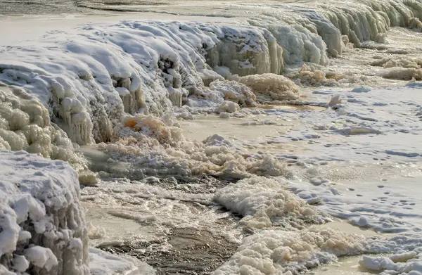 Cascada helada en el río Venta . — Foto de Stock
