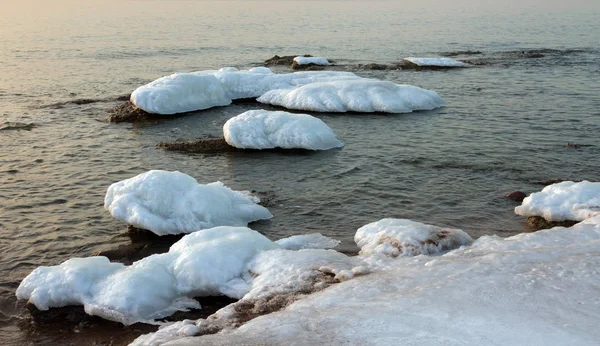 Spring on the surface of sea. — Stock Photo, Image