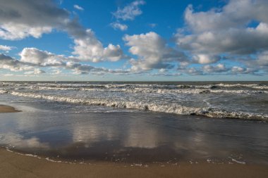 Dalgalı Baltık Denizi.