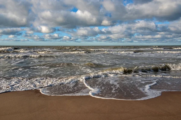 Vågig Östersjön. — Stockfoto