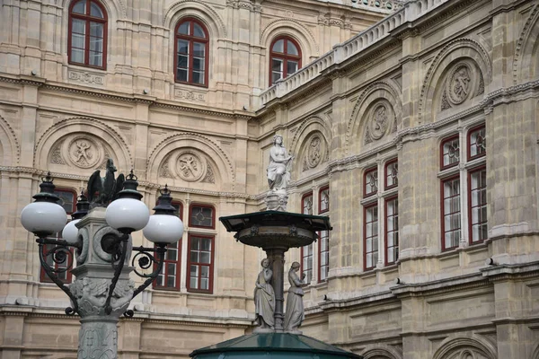 Opéra dans la vieille ville de Vienne . — Photo