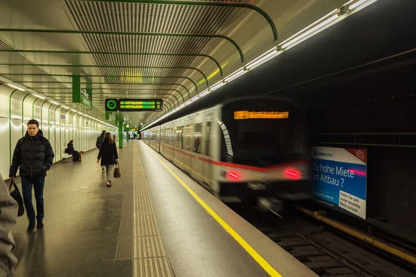 View on fast underground subway train. — Stock Photo, Image