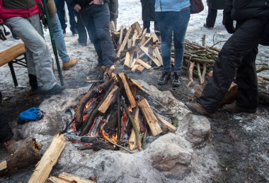 Karda yangın seyahat.