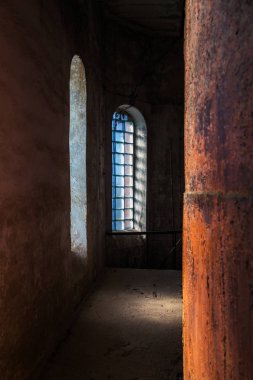 Eski su kulesi içinde.