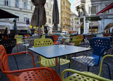 Sokak Kafe 'sine bak.