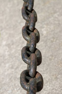 paslı metal zincir.