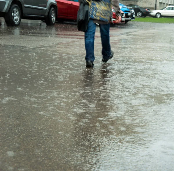 Sidewalk in rain. — Stock Photo, Image