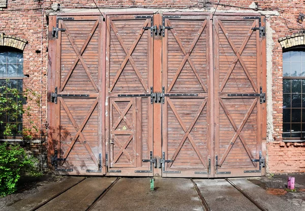 トラム・デポの大きな門. — ストック写真