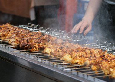 Barbeküde et hazırlıyorum..