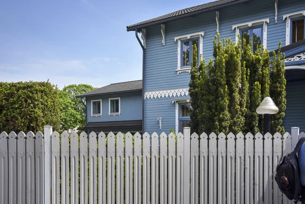 Old fashion house with fence. — Stock Photo, Image