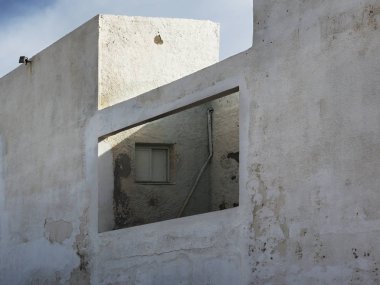 Güneydeki eski bir bina..