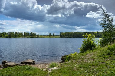 Daugava nehrinin manzarası.