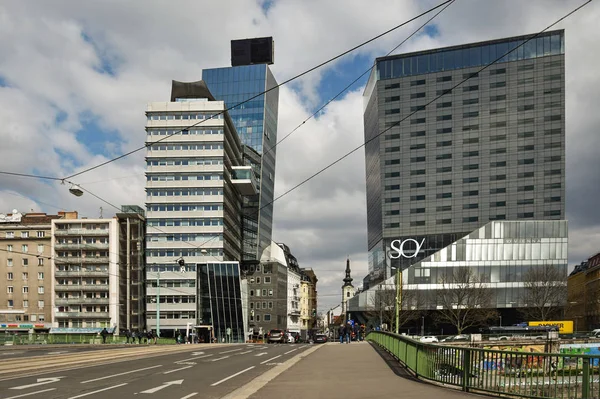 View to modern buildings on street in Vienna. — Stock Photo, Image