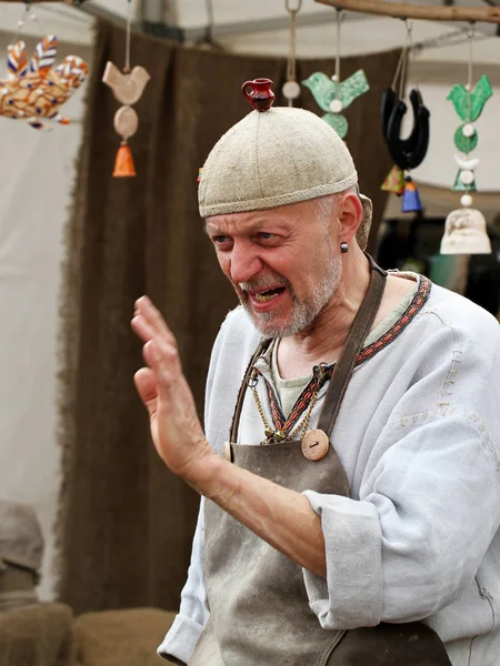 Pessoas em Liiv Village Celebration tradicional . — Fotografia de Stock