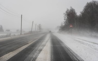 karlı kış yol.