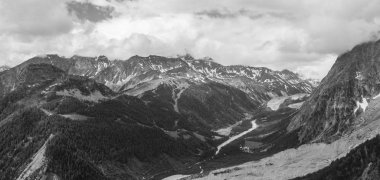 Mont Blanc bulutlu zamanında göster.