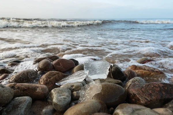 Eis an der Meeresküste. — Stockfoto