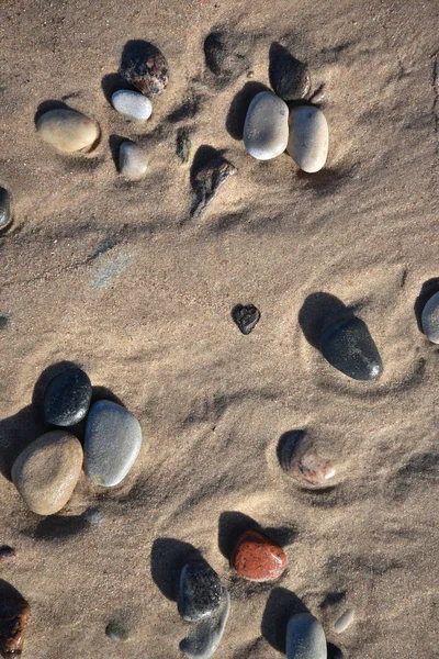 Pietre di ghiaia in riva al mare . — Foto Stock