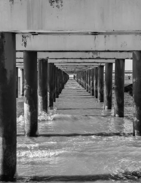 Vue sous jetée marine dans la station balnéaire de Palanga . — Photo