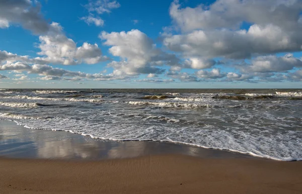 Vågig Östersjön. — Stockfoto