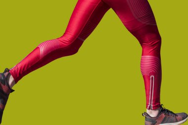 adam çalışan bacaklar.