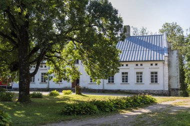 Eski malikanenin dışı..