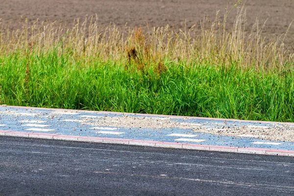 Ny gång- och cykelväg. — Stockfoto