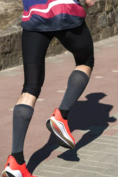 Nohy běžící muž. — Stock fotografie