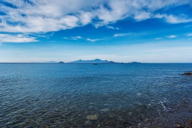 Deniz manzarasına bak.