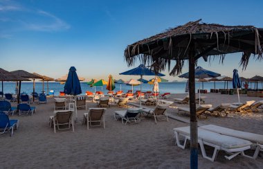 Yunanistan adasındaki doğal plaj.