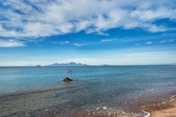 希腊国旗的海岸线. — 图库照片