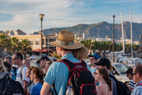 Blick auf Menschenmenge an der Küste, — Stockfoto