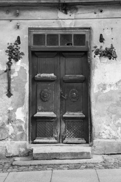 Door on a street. — Stock Photo, Image