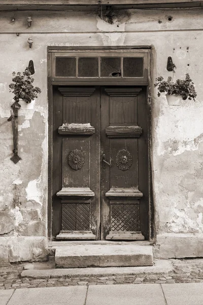 Puerta en una calle . — Foto de Stock