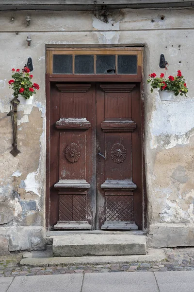 Дверь на улице . — стоковое фото