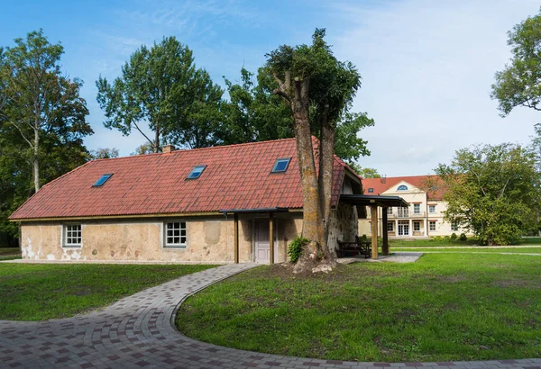 Casa señorial en el campo . — Foto de Stock