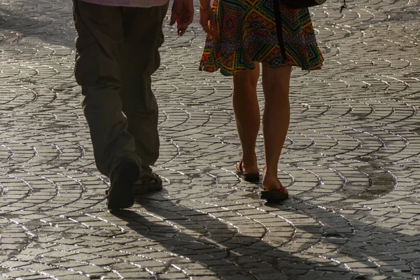 Man Woman Walking Together — Stock Photo, Image