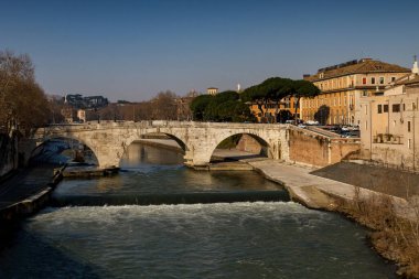 Romanlardaki Tiber Nehri 'ne bak.