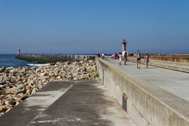 Porto, Portekiz 'in en büyük ikinci şehridir ve Portekiz' in en büyük şehridir. 5 Eylül 2016 tarihinde Atlantik Okyanusu 'nun köstebek kıyı şeridine bakın, Porto, Portekiz.