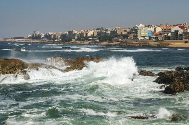 Atlantik Okyanusu 'nun köstebek kıyılarına bak.