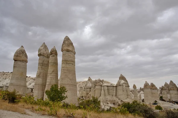 Egyedi vulkáni kő pillér, "tündér kémény" szerelem Valley, Törökország, központi Anantolia, Európában — Stock Fotó