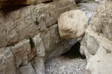 Wadi Murabba'at Kanyon, Judean desert, Israel, ünlü doğal landmark büyük küre taş